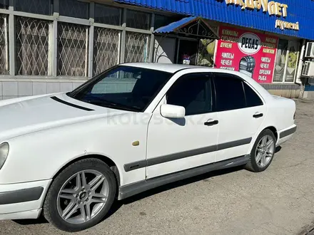 Mercedes-Benz E 230 1997 года за 2 500 000 тг. в Талдыкорган – фото 13