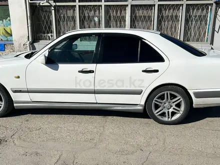 Mercedes-Benz E 230 1997 года за 2 500 000 тг. в Талдыкорган – фото 7