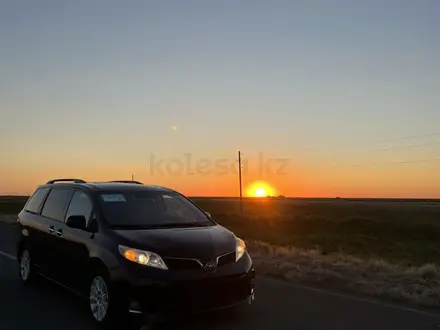 Toyota Sienna 2014 года за 7 500 000 тг. в Атырау – фото 8