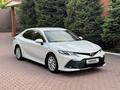Toyota Camry 2021 года за 14 570 000 тг. в Алматы – фото 2