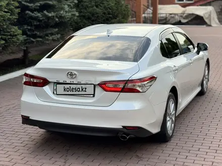 Toyota Camry 2021 года за 14 570 000 тг. в Алматы – фото 15