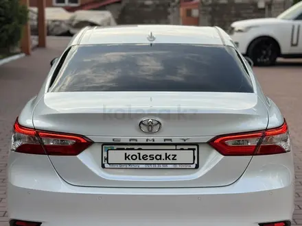 Toyota Camry 2021 года за 14 570 000 тг. в Алматы – фото 17