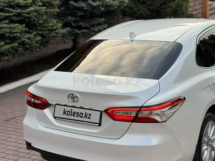 Toyota Camry 2021 года за 14 570 000 тг. в Алматы – фото 18