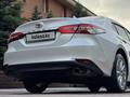 Toyota Camry 2021 года за 14 570 000 тг. в Алматы – фото 19