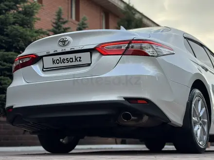 Toyota Camry 2021 года за 14 570 000 тг. в Алматы – фото 19
