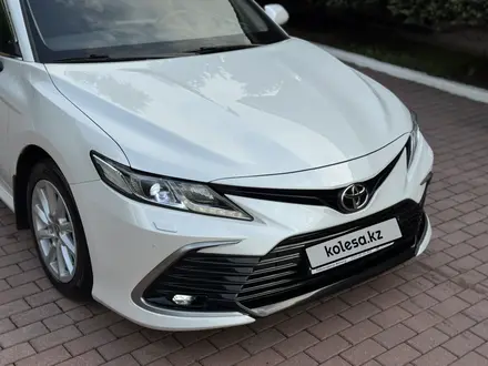 Toyota Camry 2021 года за 14 570 000 тг. в Алматы – фото 21