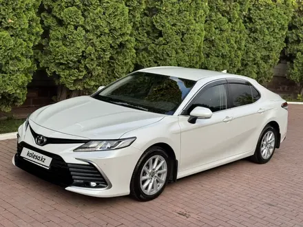Toyota Camry 2021 года за 14 570 000 тг. в Алматы – фото 24