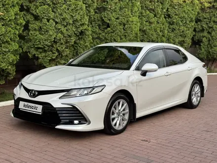Toyota Camry 2021 года за 14 570 000 тг. в Алматы – фото 25