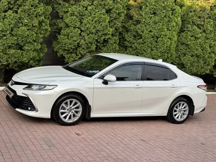 Toyota Camry 2021 года за 14 570 000 тг. в Алматы – фото 26