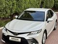 Toyota Camry 2021 года за 14 570 000 тг. в Алматы – фото 29
