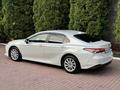 Toyota Camry 2021 года за 14 570 000 тг. в Алматы – фото 31