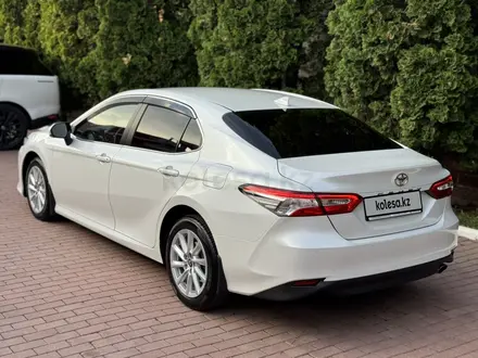 Toyota Camry 2021 года за 14 570 000 тг. в Алматы – фото 33
