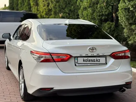 Toyota Camry 2021 года за 14 570 000 тг. в Алматы – фото 35