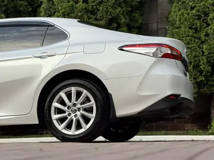 Toyota Camry 2021 года за 14 570 000 тг. в Алматы – фото 37