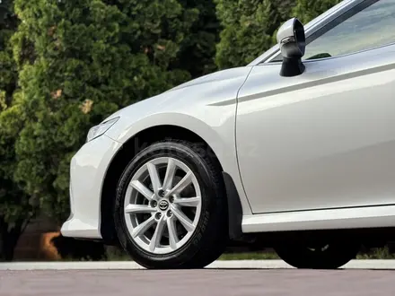 Toyota Camry 2021 года за 14 570 000 тг. в Алматы – фото 38