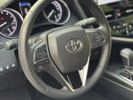 Toyota Camry 2021 года за 14 570 000 тг. в Алматы – фото 49