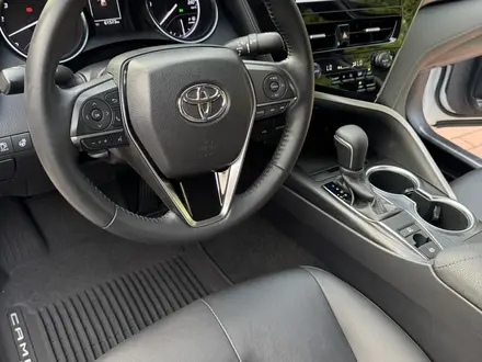 Toyota Camry 2021 года за 14 570 000 тг. в Алматы – фото 50