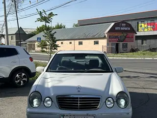 Mercedes-Benz E 320