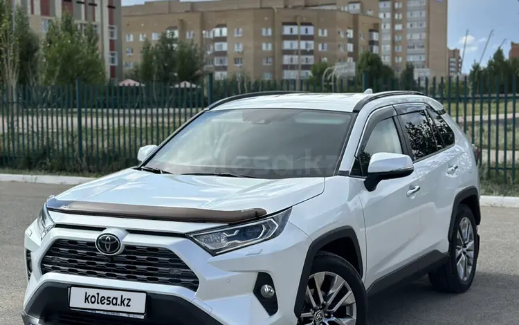 Toyota RAV4 2021 годаfor16 000 000 тг. в Актобе