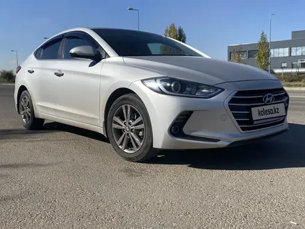 Hyundai Elantra 2018 года за 8 200 000 тг. в Астана