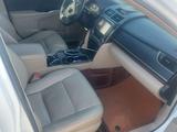Toyota Camry 2014 года за 6 000 000 тг. в Атырау – фото 2