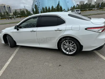 Toyota Camry 2018 года за 14 100 000 тг. в Астана – фото 6