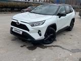 Toyota RAV4 2021 года за 17 500 000 тг. в Караганда