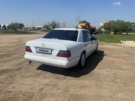 Mercedes-Benz E 220 1994 года за 1 900 000 тг. в Караганда – фото 10