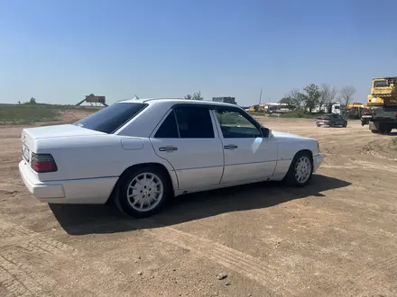 Mercedes-Benz E 220 1994 года за 1 900 000 тг. в Караганда – фото 9