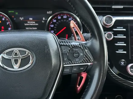 Toyota Camry 2018 года за 13 350 000 тг. в Атырау – фото 20
