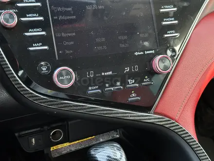 Toyota Camry 2018 года за 13 350 000 тг. в Атырау – фото 25