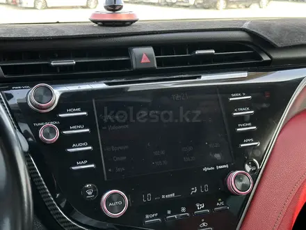 Toyota Camry 2018 года за 13 350 000 тг. в Атырау – фото 26