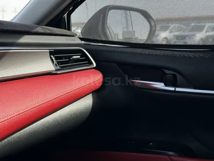 Toyota Camry 2018 года за 13 350 000 тг. в Атырау – фото 28