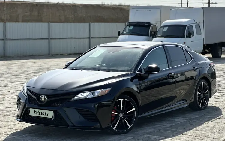 Toyota Camry 2018 годаүшін13 350 000 тг. в Атырау