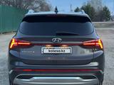 Hyundai Santa Fe 2021 года за 17 900 000 тг. в Петропавловск – фото 4