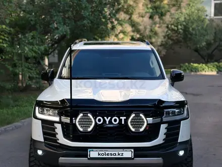 Toyota Land Cruiser 2022 года за 65 000 000 тг. в Алматы