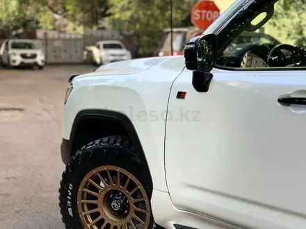Toyota Land Cruiser 2022 года за 65 000 000 тг. в Алматы – фото 8
