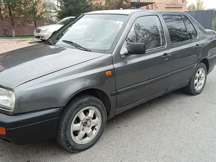 Volkswagen Vento 1992 года за 1 000 000 тг. в Шымкент – фото 4