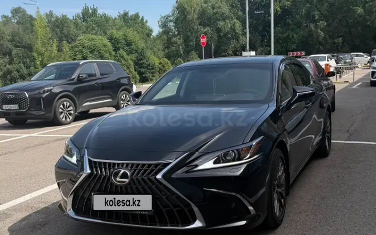 Lexus ES 250 2024 года за 27 000 000 тг. в Алматы
