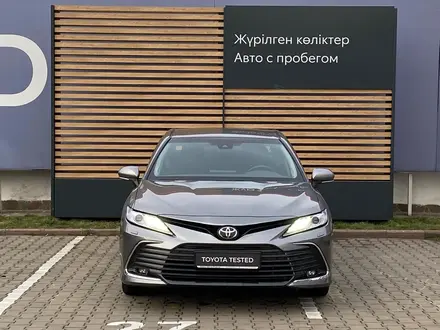 Toyota Camry 2023 года за 20 110 000 тг. в Алматы – фото 2