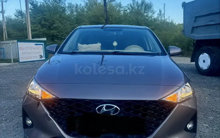 Hyundai Accent 2021 года за 6 500 000 тг. в Усть-Каменогорск