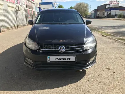 Volkswagen Polo 2015 года за 3 900 000 тг. в Уральск – фото 2