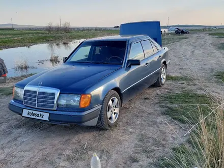 Mercedes-Benz E 230 1991 года за 1 600 000 тг. в Караганда – фото 2