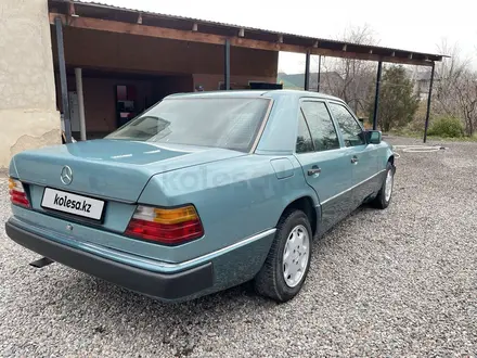 Mercedes-Benz E 220 1993 года за 2 700 000 тг. в Алматы – фото 3