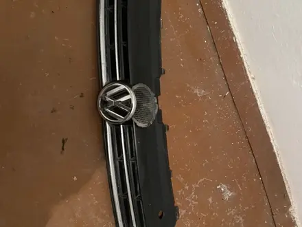 VW POLO SEDAN Решётка радиатора за 25 000 тг. в Алматы – фото 2