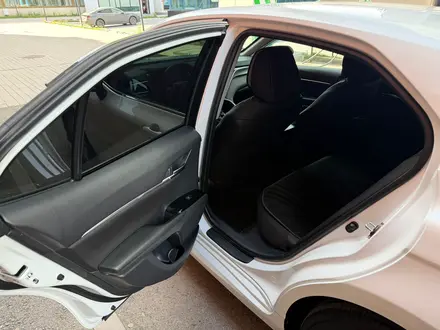 Toyota Camry 2020 года за 9 900 000 тг. в Астана – фото 10