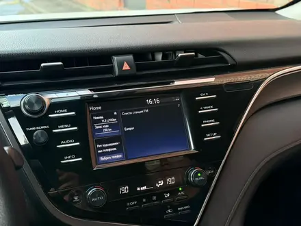 Toyota Camry 2020 года за 9 900 000 тг. в Астана – фото 15