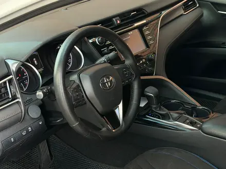 Toyota Camry 2020 года за 9 900 000 тг. в Астана – фото 17