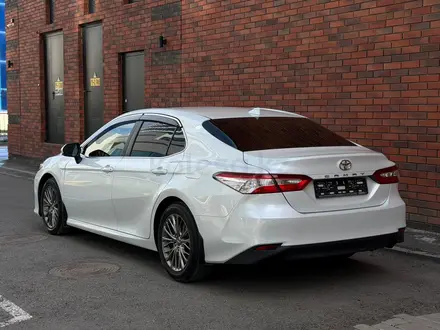 Toyota Camry 2020 года за 9 900 000 тг. в Астана – фото 4