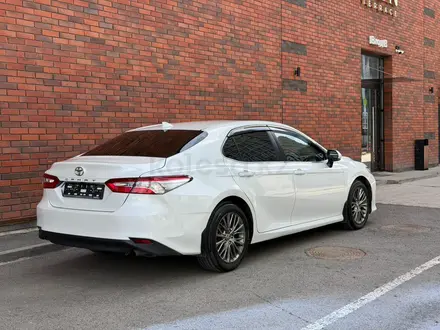 Toyota Camry 2020 года за 9 900 000 тг. в Астана – фото 5